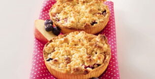Tartelletta crumble di mirtilli e mele