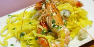 Tagliolini gamberoni e dadolata di merluzzo