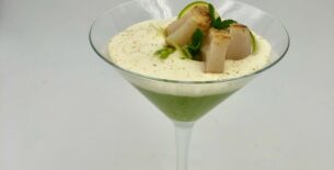 Cappuccio di asparagi con crema di stracchino e capesante
