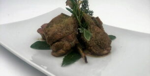 Carrè d&#8217;agnello in crosta di sale e aromi