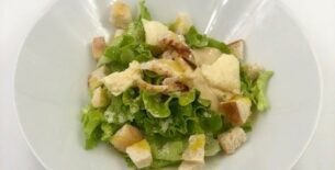 Caesar Salade con emincé di pollo