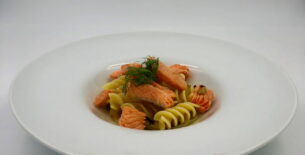 Fusilli con salmone atlantico e vellutata di finocchio