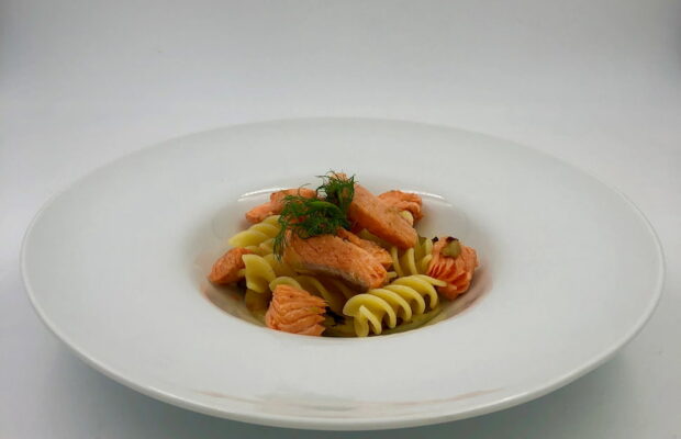 fusilli con salmone