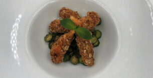 Mazzancolle croccanti con spadellata di zucchine alla menta