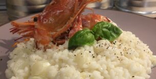 Risotto con asparagi bianchi di Bassano e Gamberi Argentini Sysco