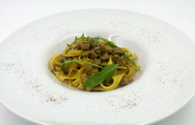 tagliatelle con tonno e rucola e zafferano