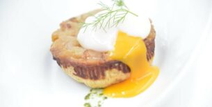 Tatin di indivia con uovo cotto a bassa temperatura