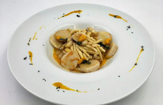 trofie con merluzzo e capesante su crema